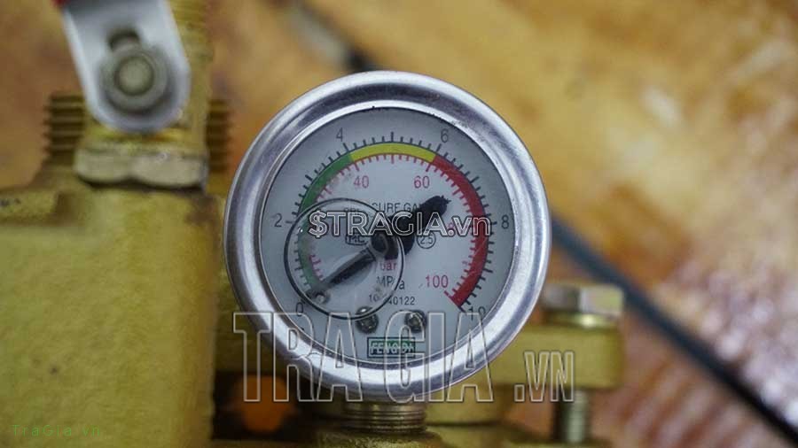 Đồng hồ đo áp lực của VKN-30C đỏ